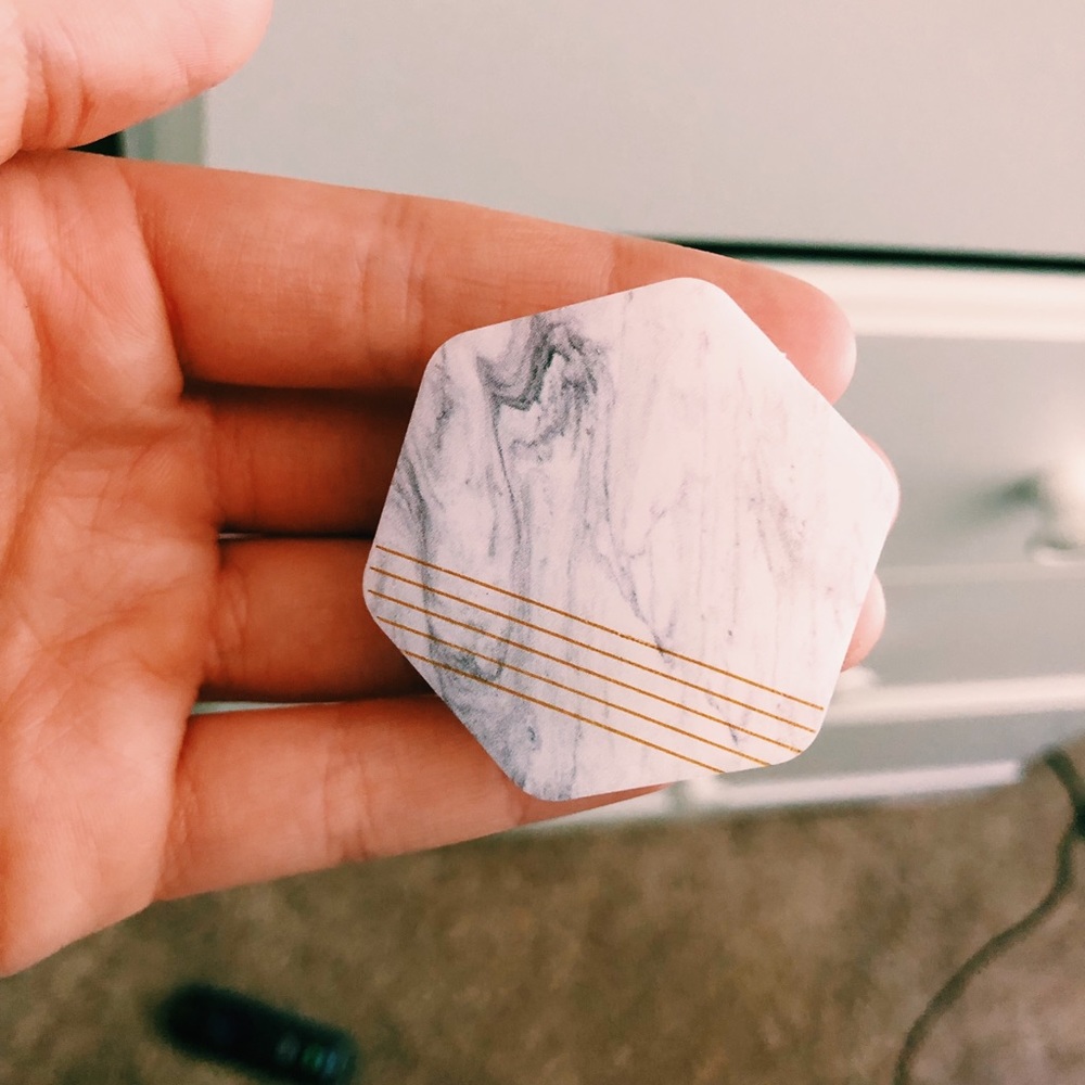 Marble pop socket